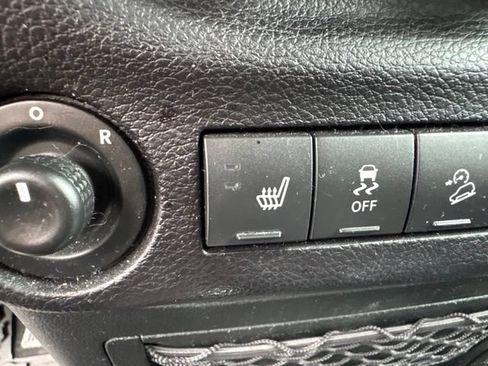 Used 2018 Jeep Wrangler Unlimited Sahara AWD/4WD image 10