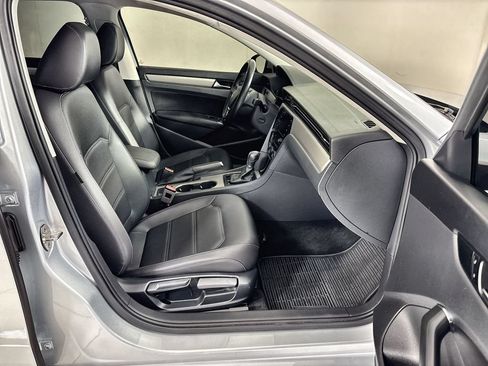Used 2020 Volkswagen Passat 2.0T SE w/ Sunroof Package FWD image 25