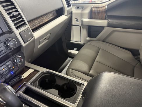 Used 2019 Ford F150 Lariat image 13