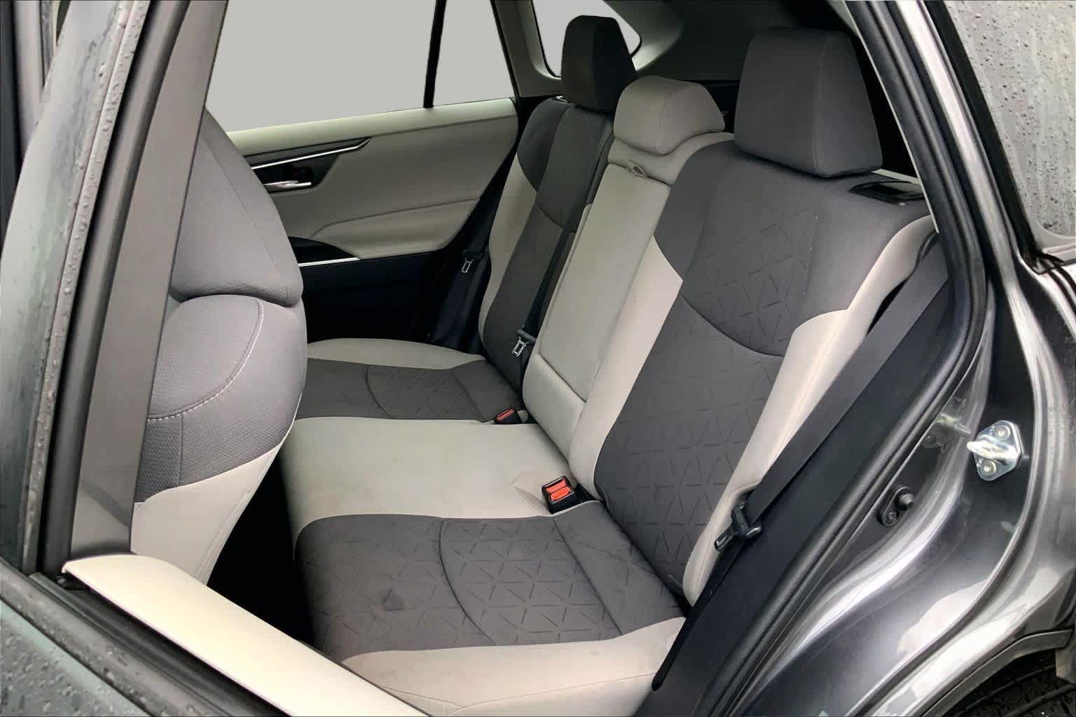 Used 2021 Toyota RAV4 XLE FWD image 19
