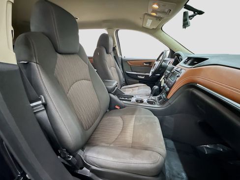 Used 2016 Chevrolet Traverse LT w/ Style and Technology Package image 11