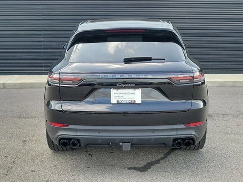 Certified 2023 Porsche Cayenne Platinum Edition image 6