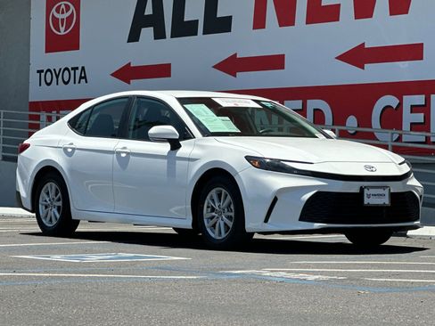 Used 2025 Toyota Camry LE FWD image 8