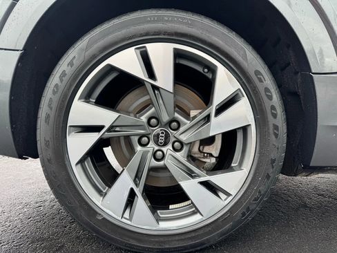 Used 2021 Audi e-tron Premium w/ Towing Package image 18