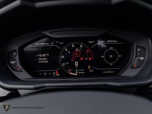 Used 2025 Lamborghini Urus SE AWD/4WD image 12