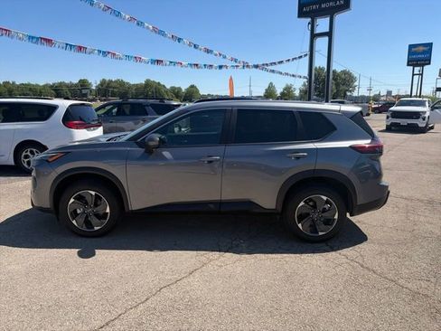 Used 2025 Nissan Rogue SV AWD/4WD image 3