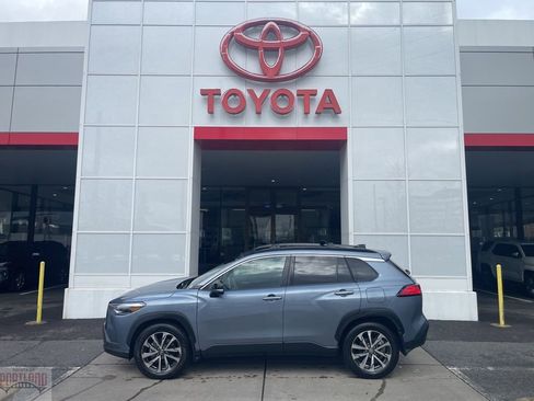 Used 2025 Toyota Corolla Cross XLE w/ Convenience Package image 1