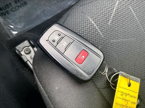 Certified 2025 Toyota RAV4 XLE AWD/4WD image 15
