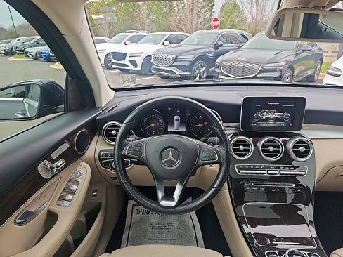 Used 2019 Mercedes-Benz GLC 300 4MATIC image 17