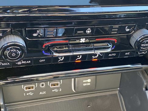 New 2025 Jeep Grand Cherokee Laredo image 12