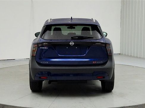 New 2025 Nissan Kicks SR image 6