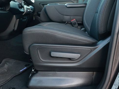 New 2026 RAM 1500 Express AWD/4WD image 16