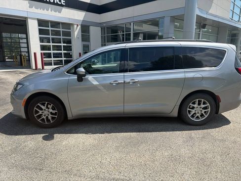 Used 2020 Chrysler Voyager Lxi FWD image 3