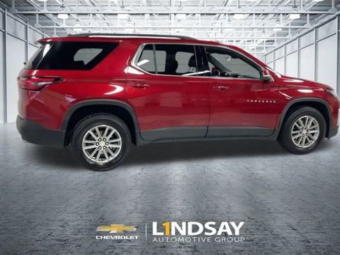 Used 2022 Chevrolet Traverse LT image 2