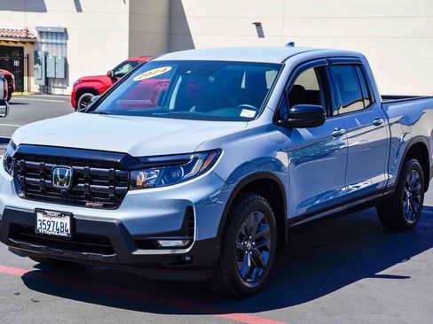 Used 2024 Honda Ridgeline Sport image 3