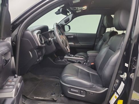 Used 2021 Toyota Tacoma TRD Off-Road image 4