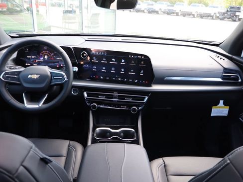 Used 2026 Chevrolet Traverse LT w/ Sun and Wheel Package AWD/4WD image 24