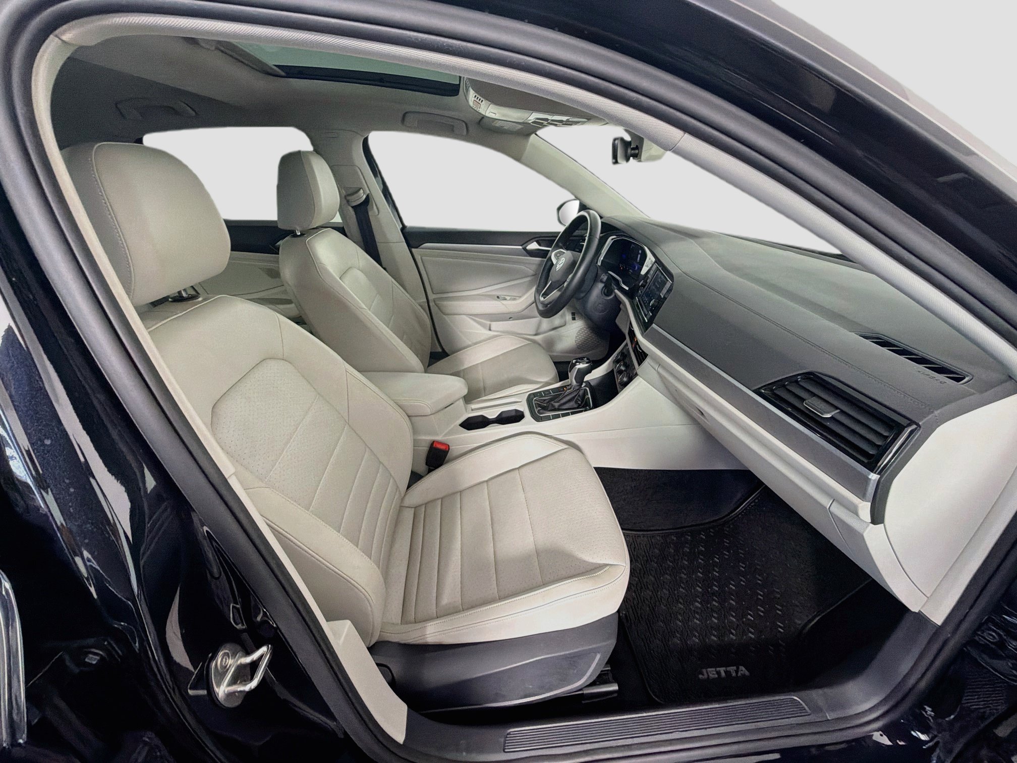 Used 2024 Volkswagen Jetta SE w/ Panoramic Sunroof Package FWD image 31