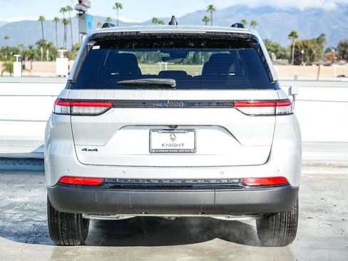 New 2025 Jeep Grand Cherokee Altitude image 8