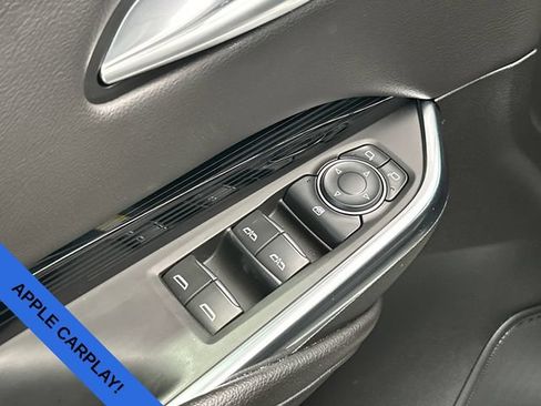 Used 2024 Cadillac XT4 Luxury w/ Cold Weather Package FWD image 10