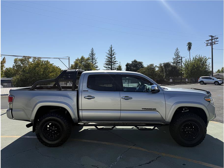 Used 2019 Toyota Tacoma Limited AWD/4WD image 5