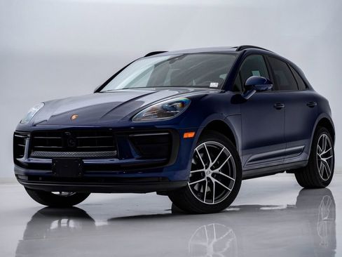 Certified 2025 Porsche Macan image 1