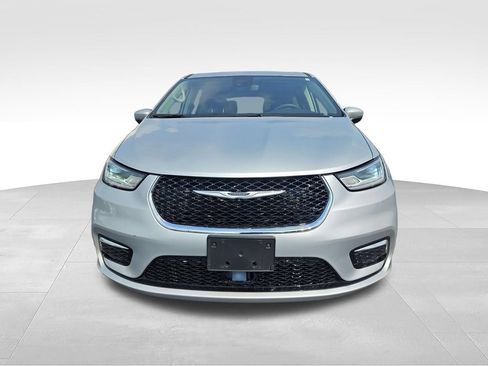 Used 2023 Chrysler Pacifica Touring-L FWD image 8