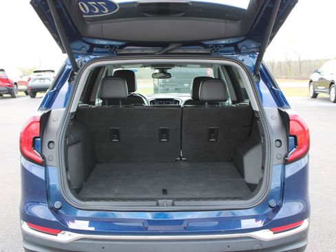 Used 2022 GMC Terrain SLT w/ Tech Package image 14