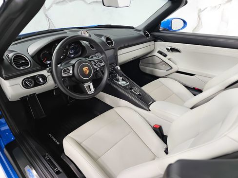 Used 2024 Porsche 718 Boxster RWD image 31