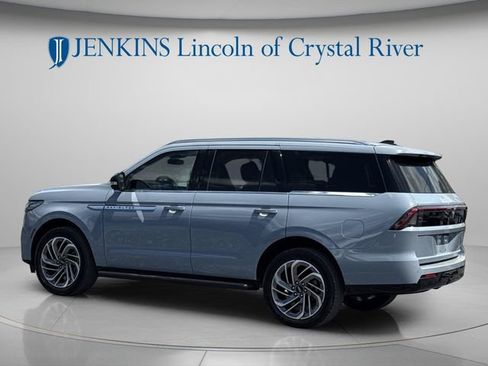 New 2026 Lincoln Navigator Premiere AWD/4WD image 9