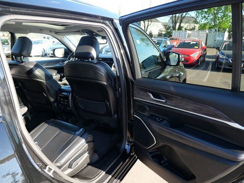 Used 2021 Jeep Grand Cherokee L Limited AWD/4WD image 36