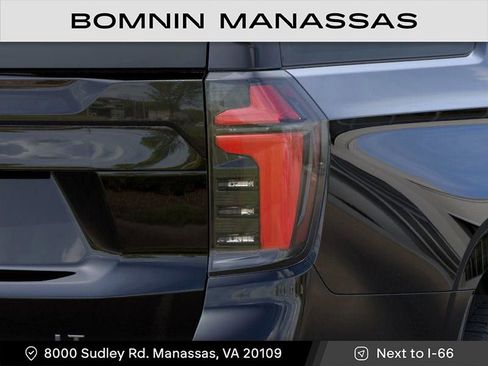 New 2026 Chevrolet Suburban LT image 11