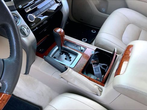 Used 2015 Toyota Land Cruiser image 17