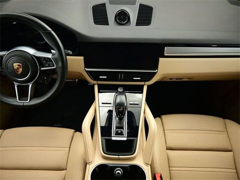 Used 2023 Porsche Cayenne S Platinum w/ Assistance Package image 6