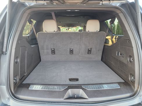 Used 2021 Chevrolet Suburban Z71 w/ Z71 Off-Road Package image 12