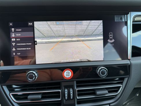 Certified 2025 Porsche Macan Turbo image 29