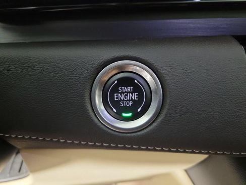 Certified 2024 Cadillac Escalade Premium Luxury AWD/4WD image 31