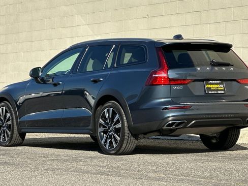 Used 2022 Volvo V60 T5 Cross Country w/ Advanced Package image 6