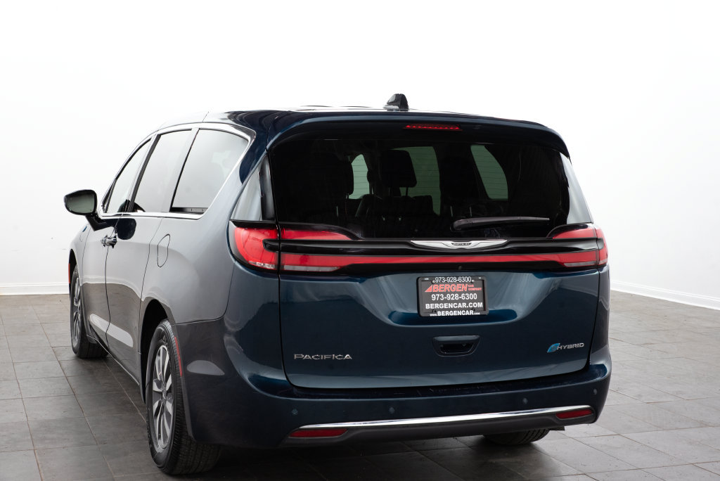 Used 2024 Chrysler Pacifica Limited FWD image 12