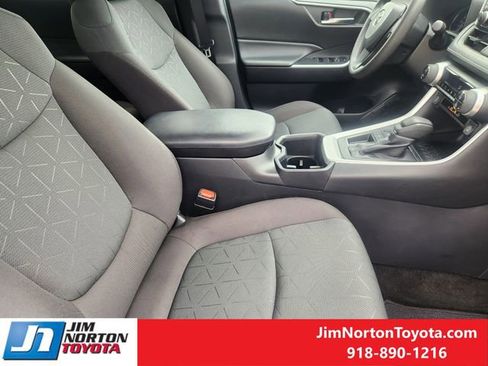 Used 2024 Toyota RAV4 XLE FWD image 15