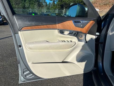 Used 2017 Volvo XC90 T6 Inscription w/ Vision Package image 19