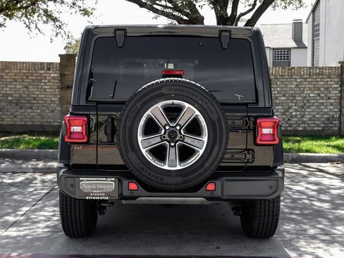 Used 2022 Jeep Wrangler Unlimited Sahara w/ Cold Weather Group image 19