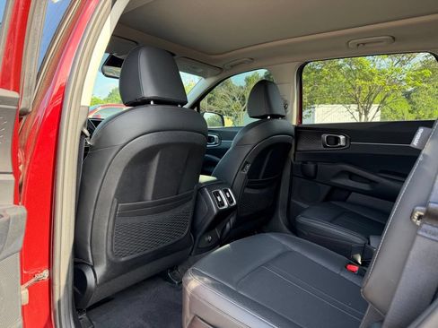 Certified 2025 Kia Sorento EX w/ Panoramic Sunroof Package FWD image 26