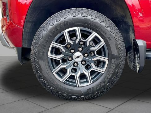 Used 2026 Chevrolet Colorado Z71 AWD/4WD image 10