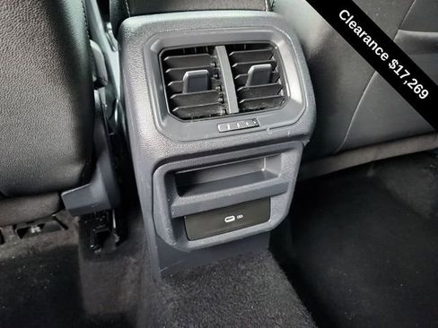 Used 2024 Volkswagen Taos SE image 22