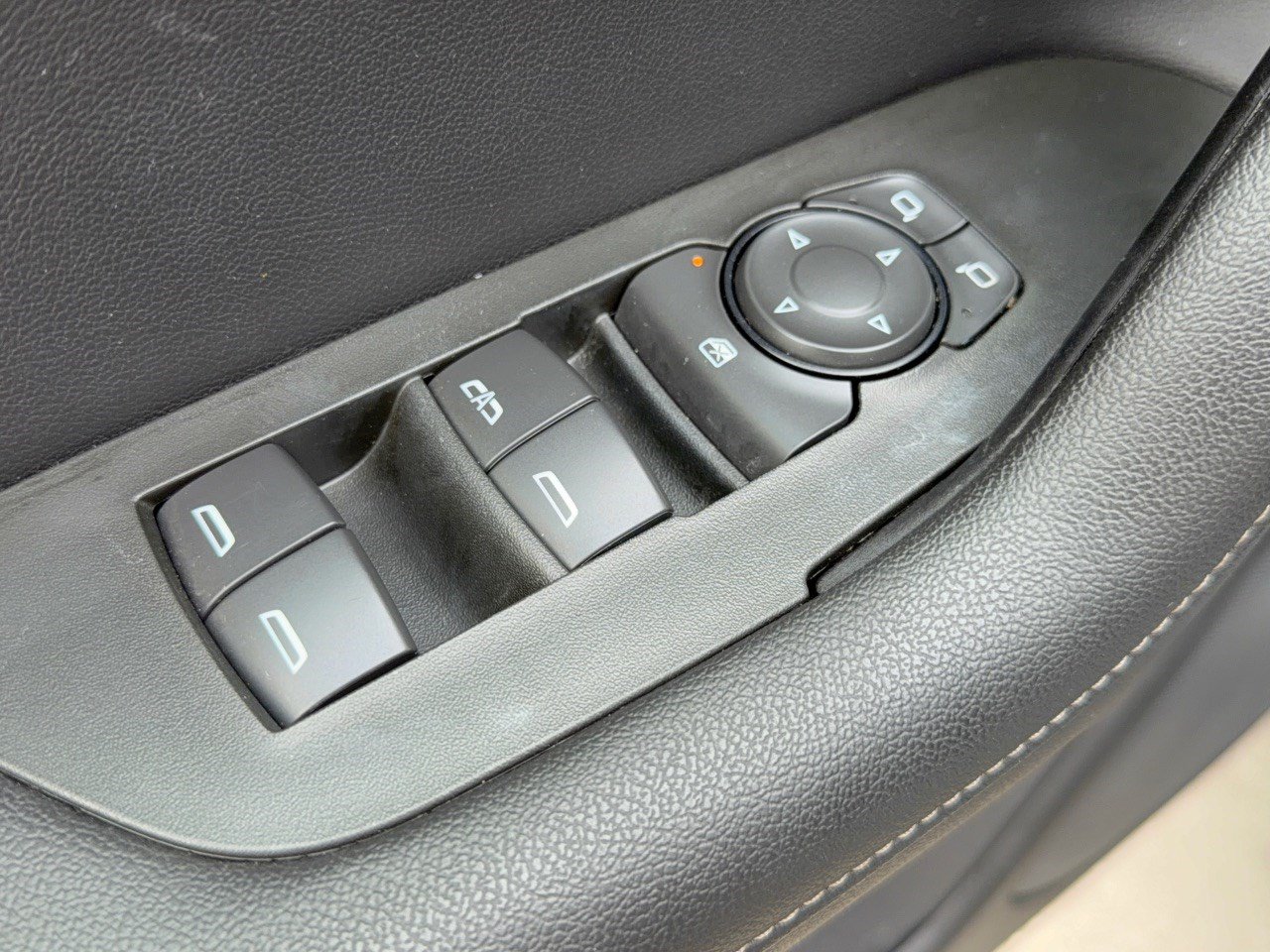 Certified 2025 Chevrolet Blazer LT FWD image 15