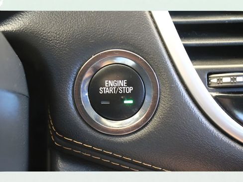 Used 2020 Chevrolet Trax LT w/ LT Convenience Package image 28