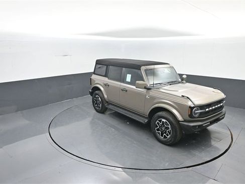 New 2026 Ford Bronco Outer Banks image 23