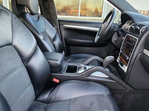 Used 2010 Porsche Cayenne GTS image 27