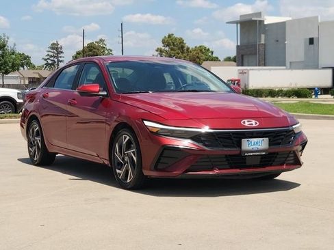 Used 2024 Hyundai Elantra Limited FWD image 3